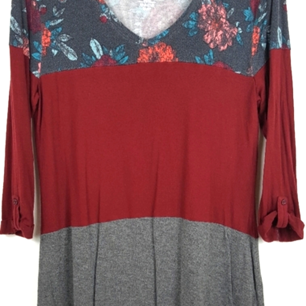 Maurices 24/7 V-Neck Color Block Floral Top